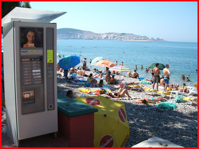 Automat za kafu na pla�i